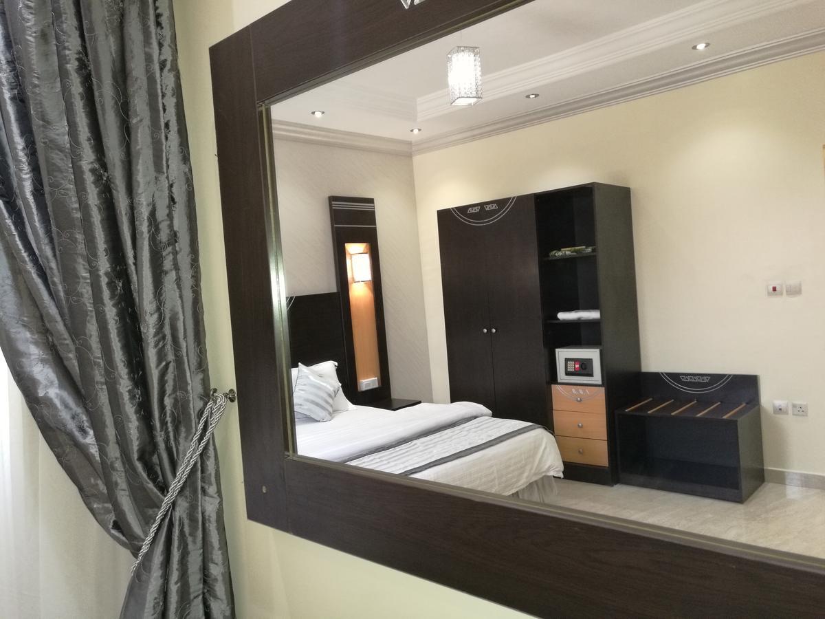 Al Ezzah Palace Hotel Suites Джидда Екстер'єр фото