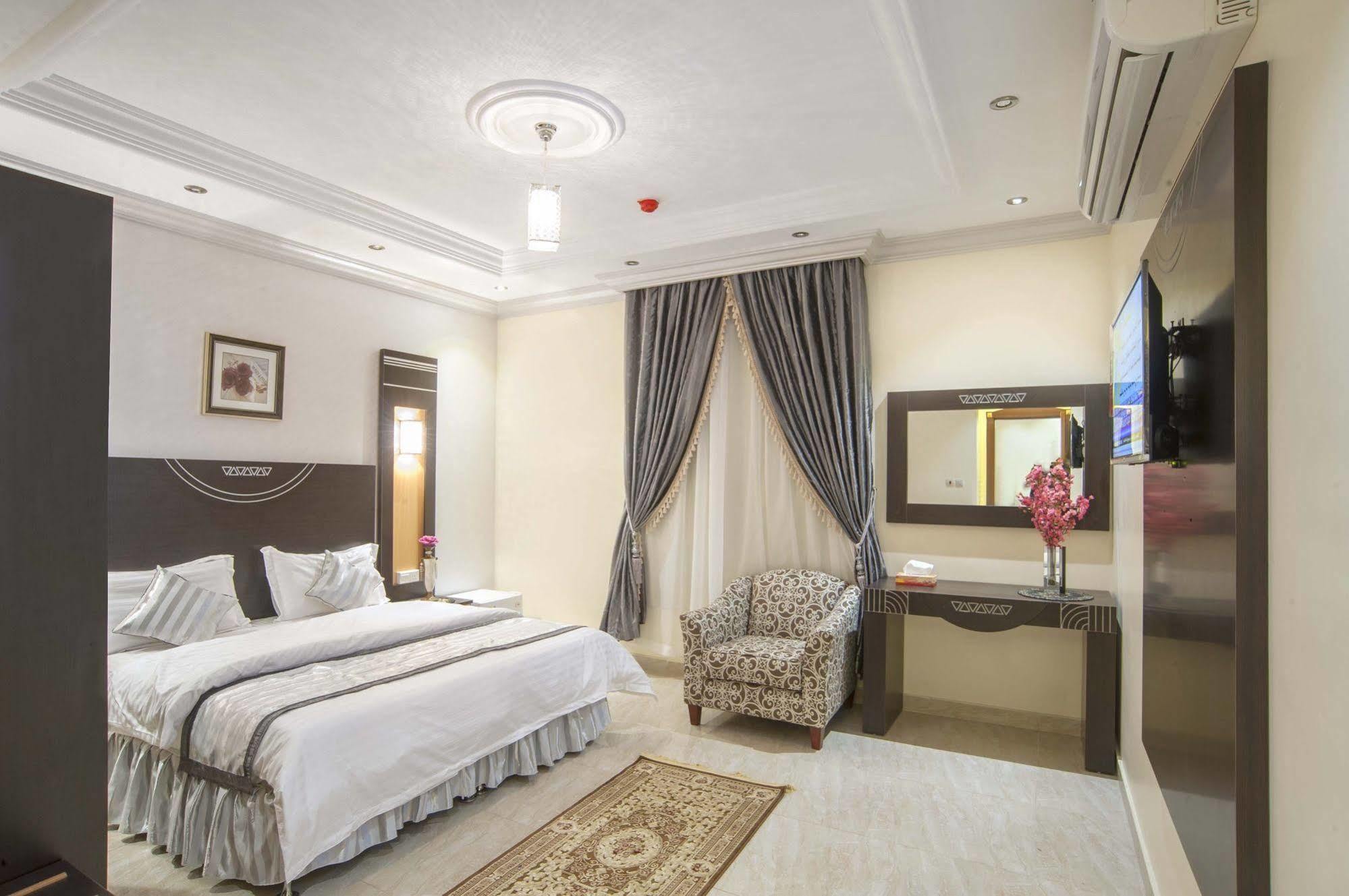 Al Ezzah Palace Hotel Suites Джидда Екстер'єр фото