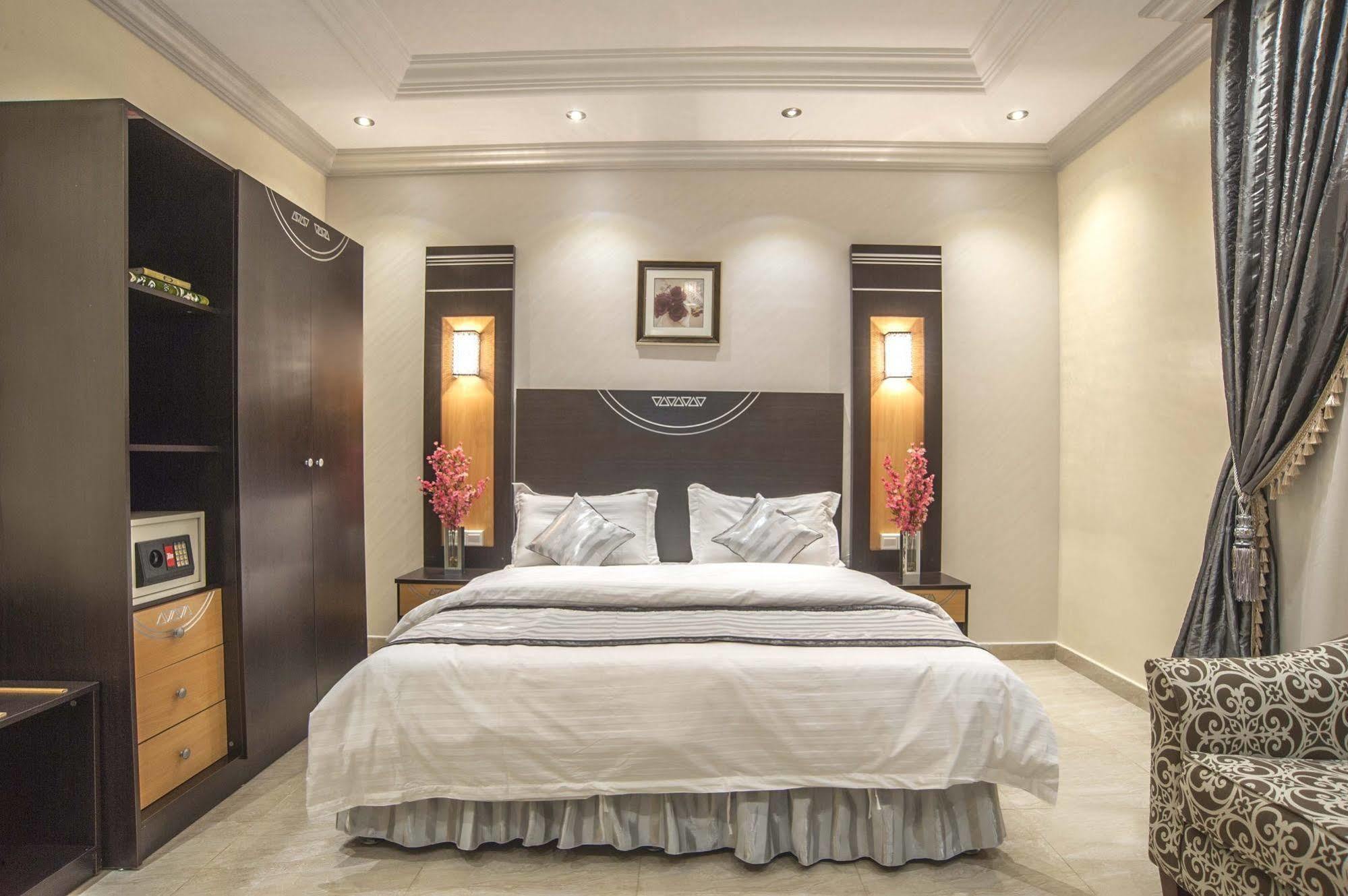 Al Ezzah Palace Hotel Suites Джидда Екстер'єр фото
